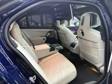 BMW Seria 7 750e xDrive AT PHEV00