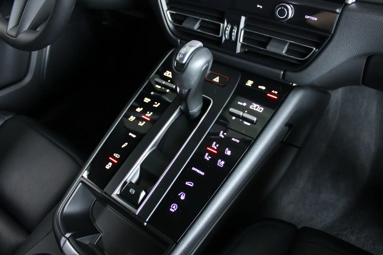 MACAN III PDK NEUES MODELL 265PS LEDER 1HAND TOP