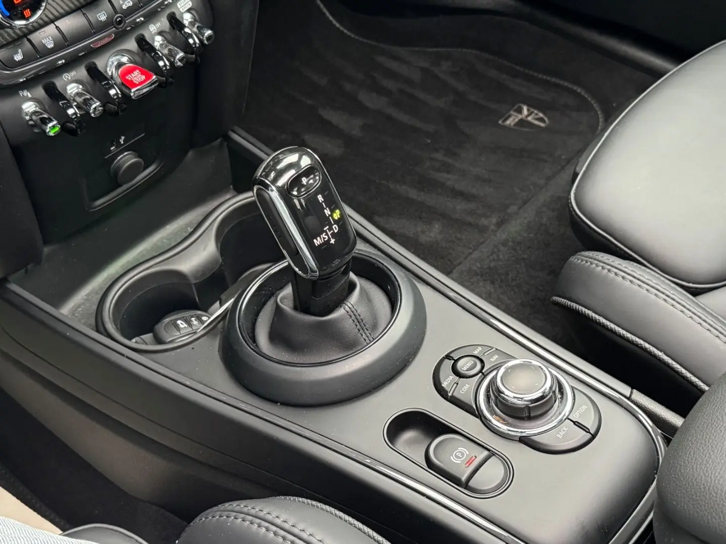 Cooper Countryman Aut PANO RFK MEMORY ACC HUD HK