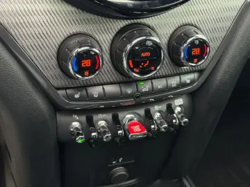 Cooper Countryman Aut PANO RFK MEMORY ACC HUD HK