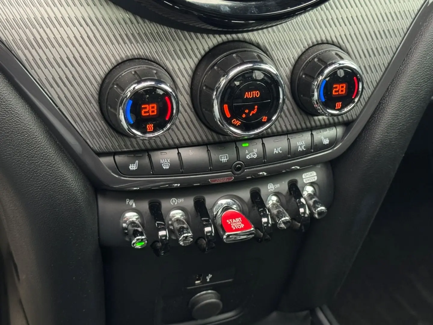 Cooper Countryman Aut PANO RFK MEMORY ACC HUD HK