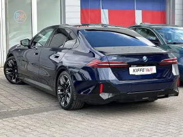 i5 M60 xDrive ICONIC PANO KLIMASITZ DAP B&W PA