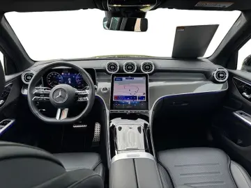 GLC 200 4M   AMG SPUR PANO AHK KAMERA PDC SHZ