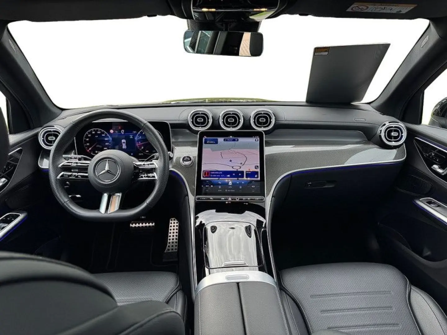 GLC 200 4M   AMG SPUR PANO AHK KAMERA PDC SHZ