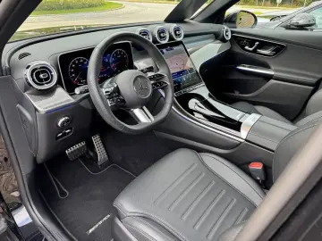 GLC 200 4M   AMG SPUR PANO AHK KAMERA PDC SHZ