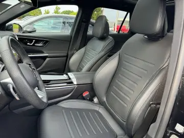 GLC 200 4M   AMG SPUR PANO AHK KAMERA PDC SHZ