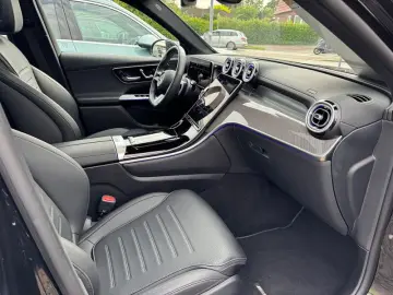 GLC 200 4M   AMG SPUR PANO AHK KAMERA PDC SHZ