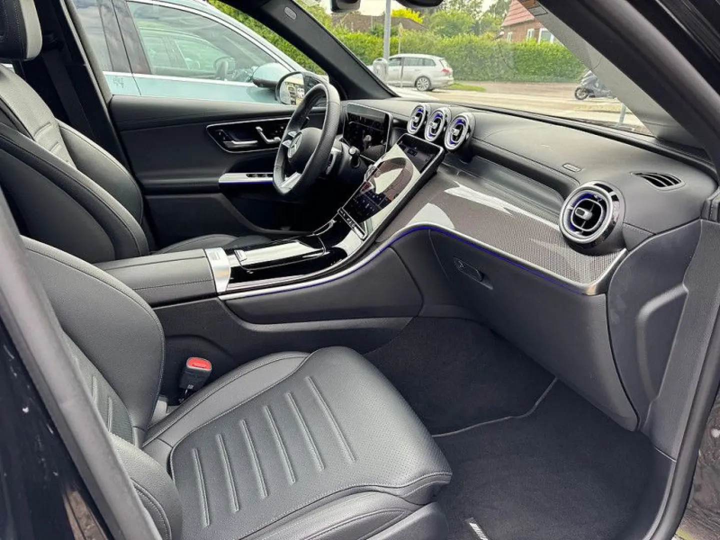 GLC 200 4M   AMG SPUR PANO AHK KAMERA PDC SHZ