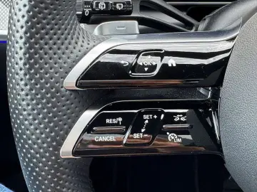 GLC 200 4M   AMG SPUR PANO AHK KAMERA PDC SHZ