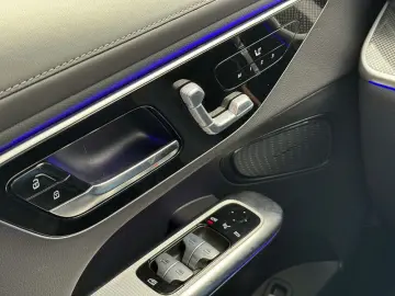 GLC 200 4M   AMG SPUR PANO AHK KAMERA PDC SHZ