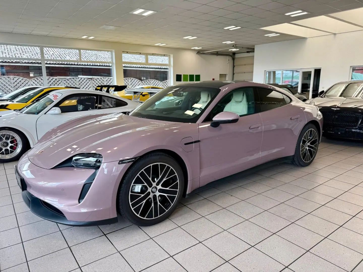 Taycan Performance HeadUP Panorama APPROVED