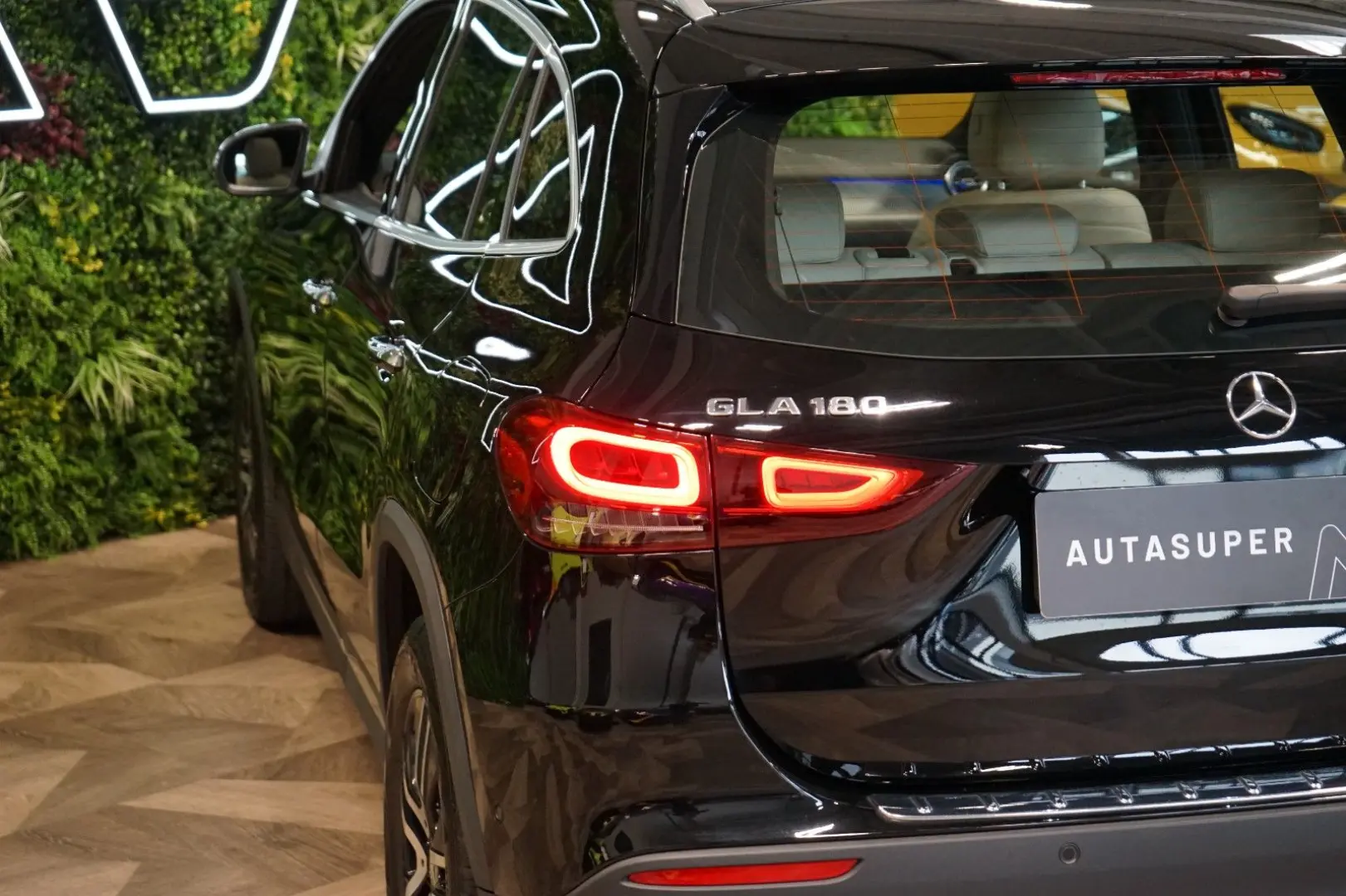 GLA 180 LED CAMERA Beige