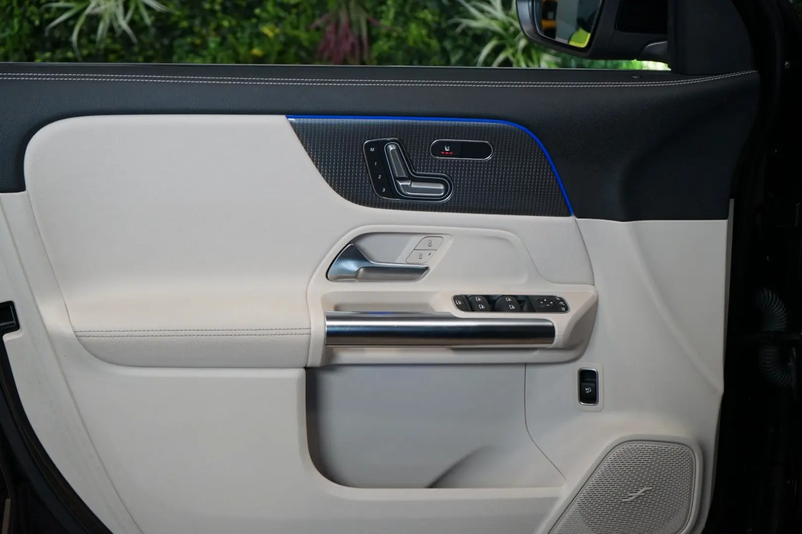 GLA 180 LED CAMERA Beige