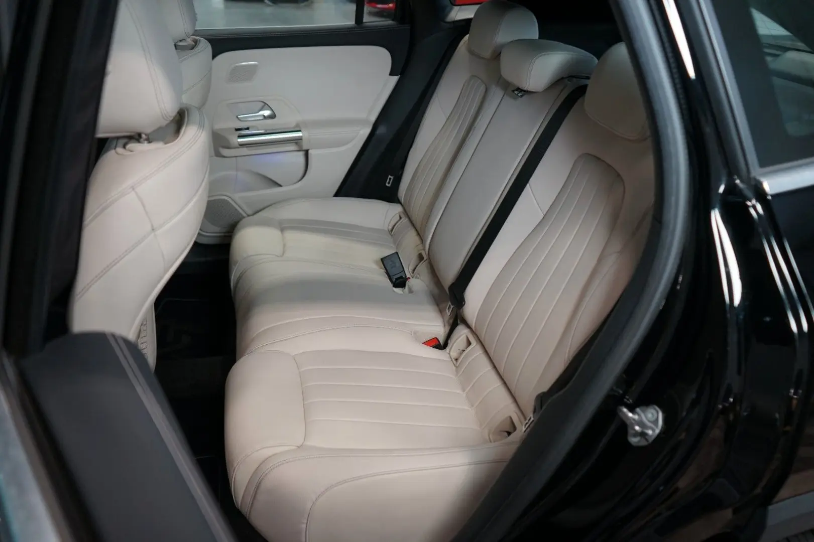 GLA 180 LED CAMERA Beige