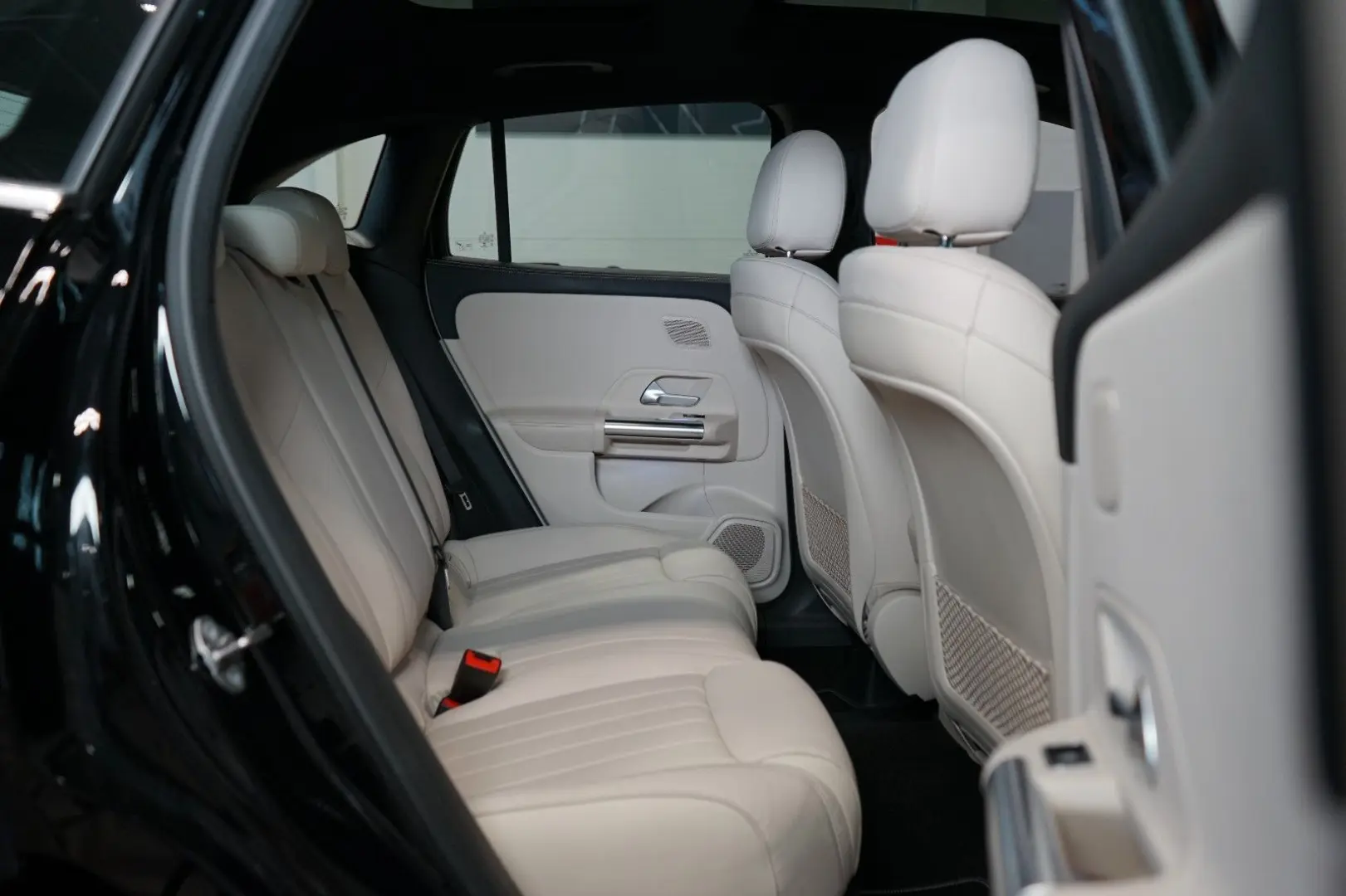 GLA 180 LED CAMERA Beige