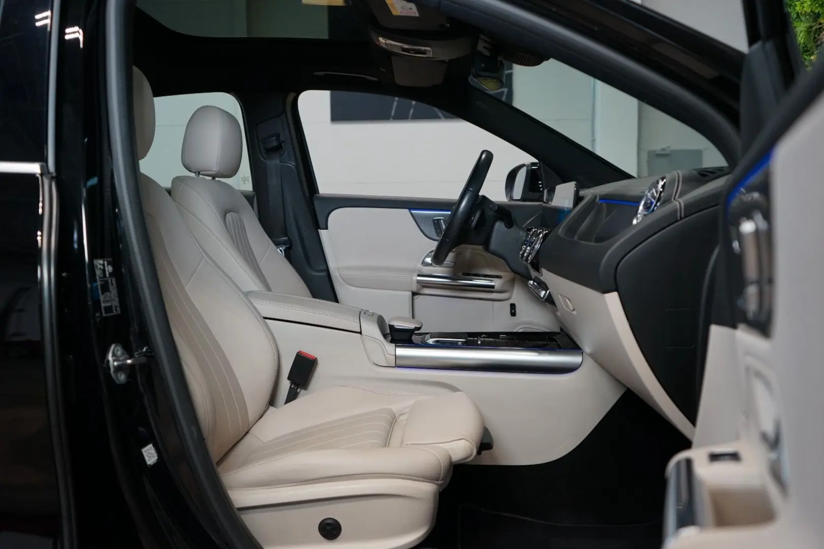 GLA 180 LED CAMERA Beige