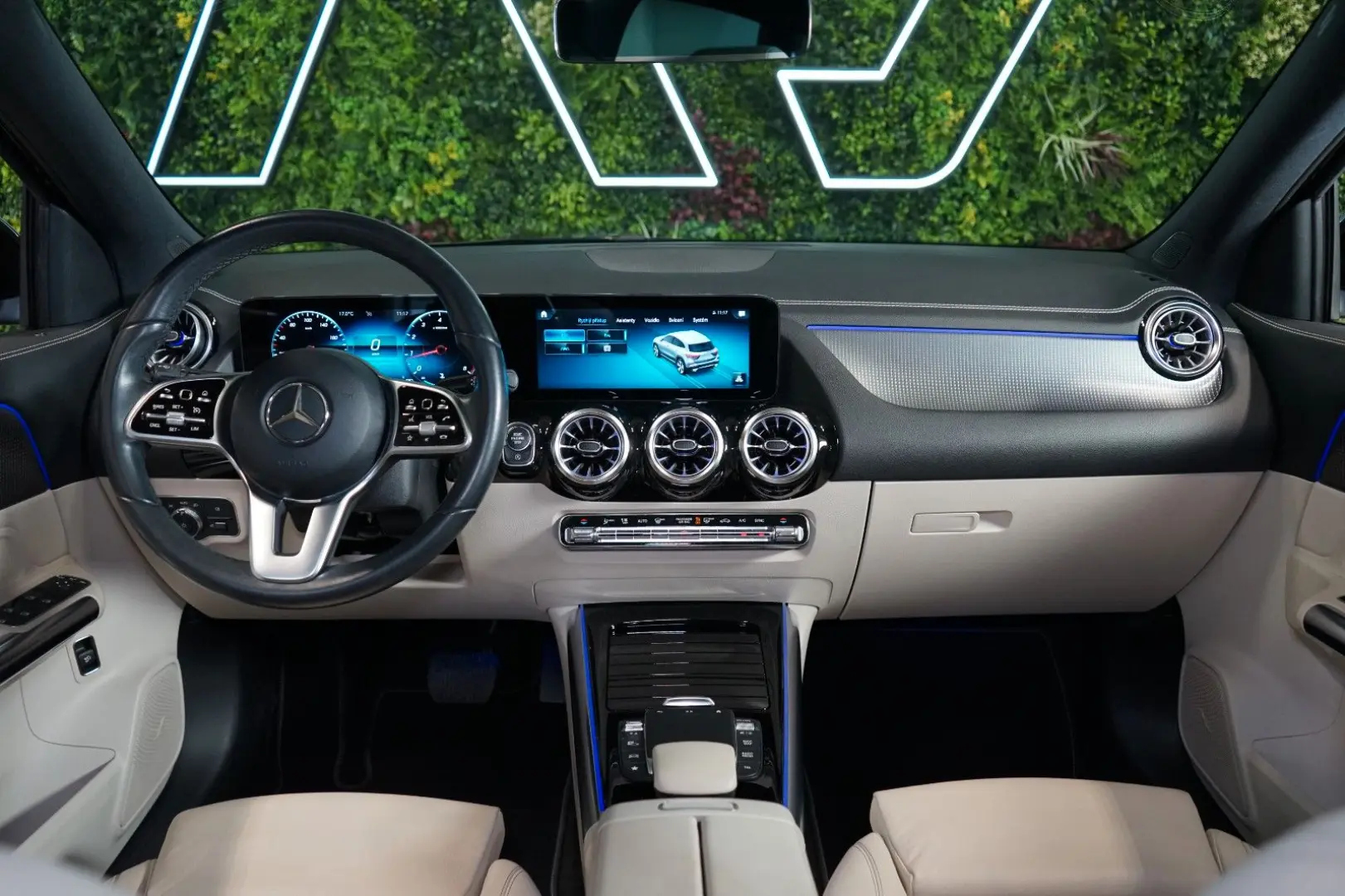GLA 180 LED CAMERA Beige