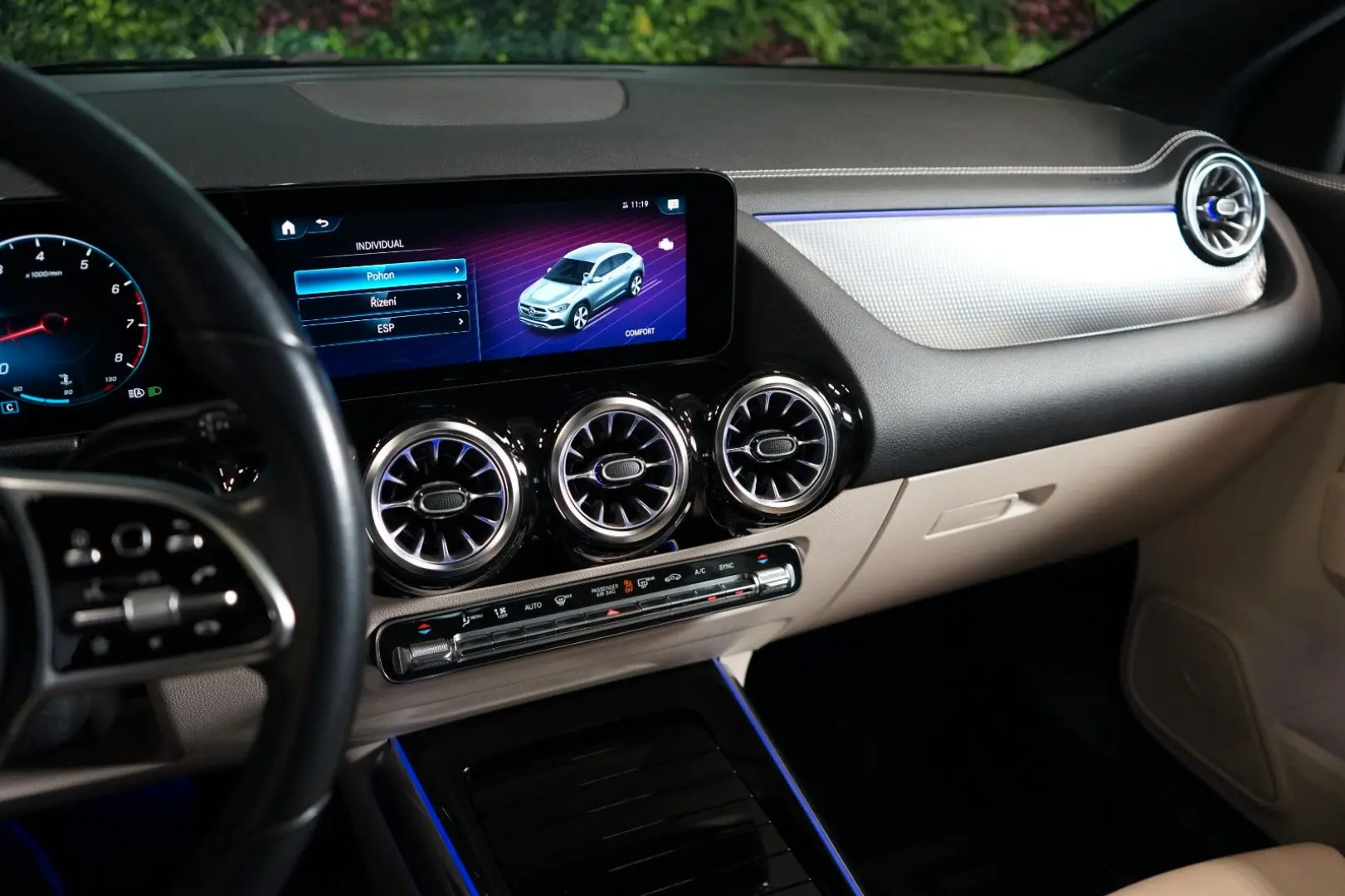 GLA 180 LED CAMERA Beige