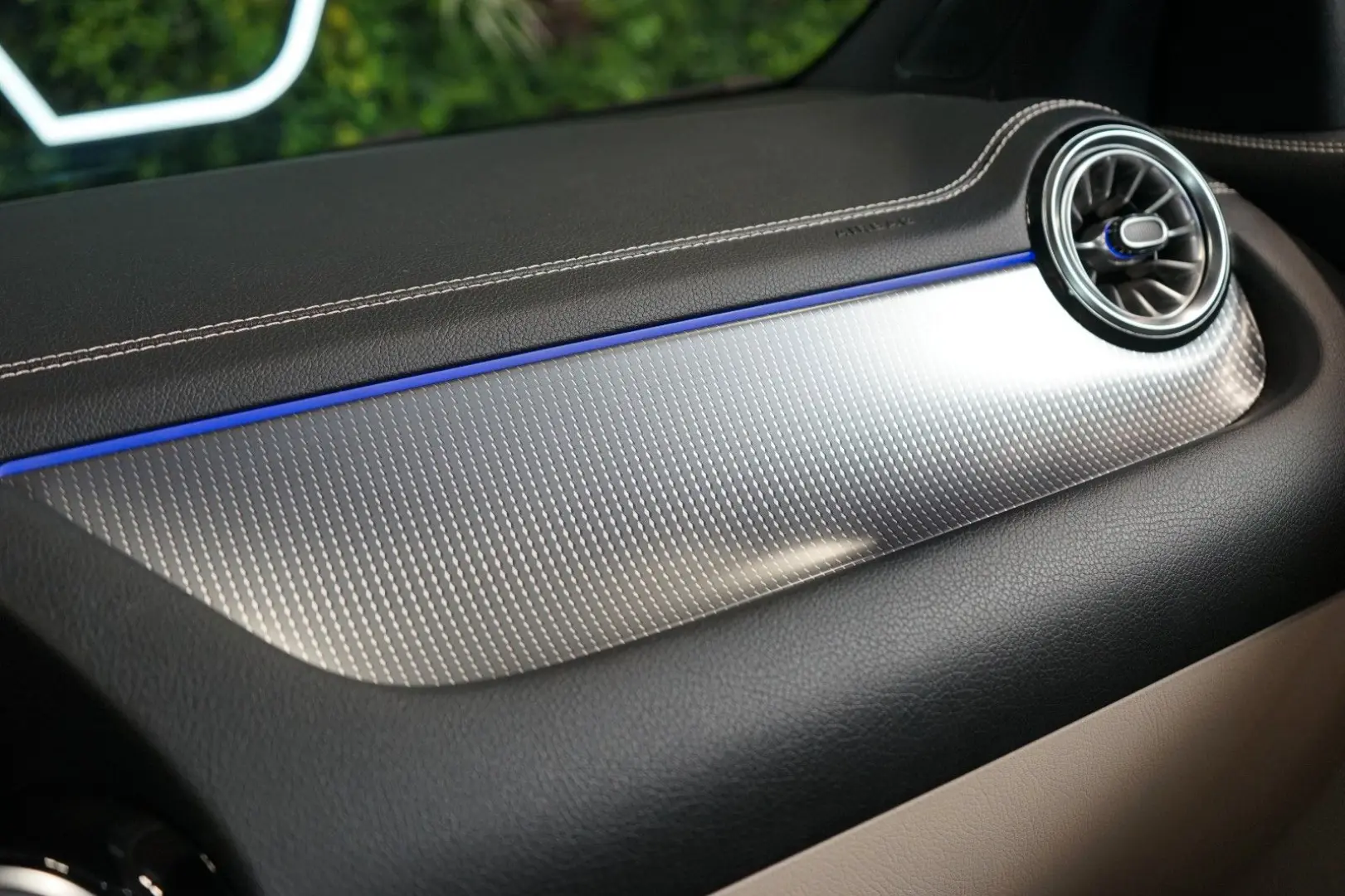 GLA 180 LED CAMERA Beige