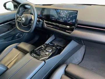 520d Limousine LivePro AdLED H K 360  DrA HUD