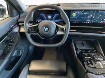 520d Limousine LivePro AdLED H K 360  DrA HUD