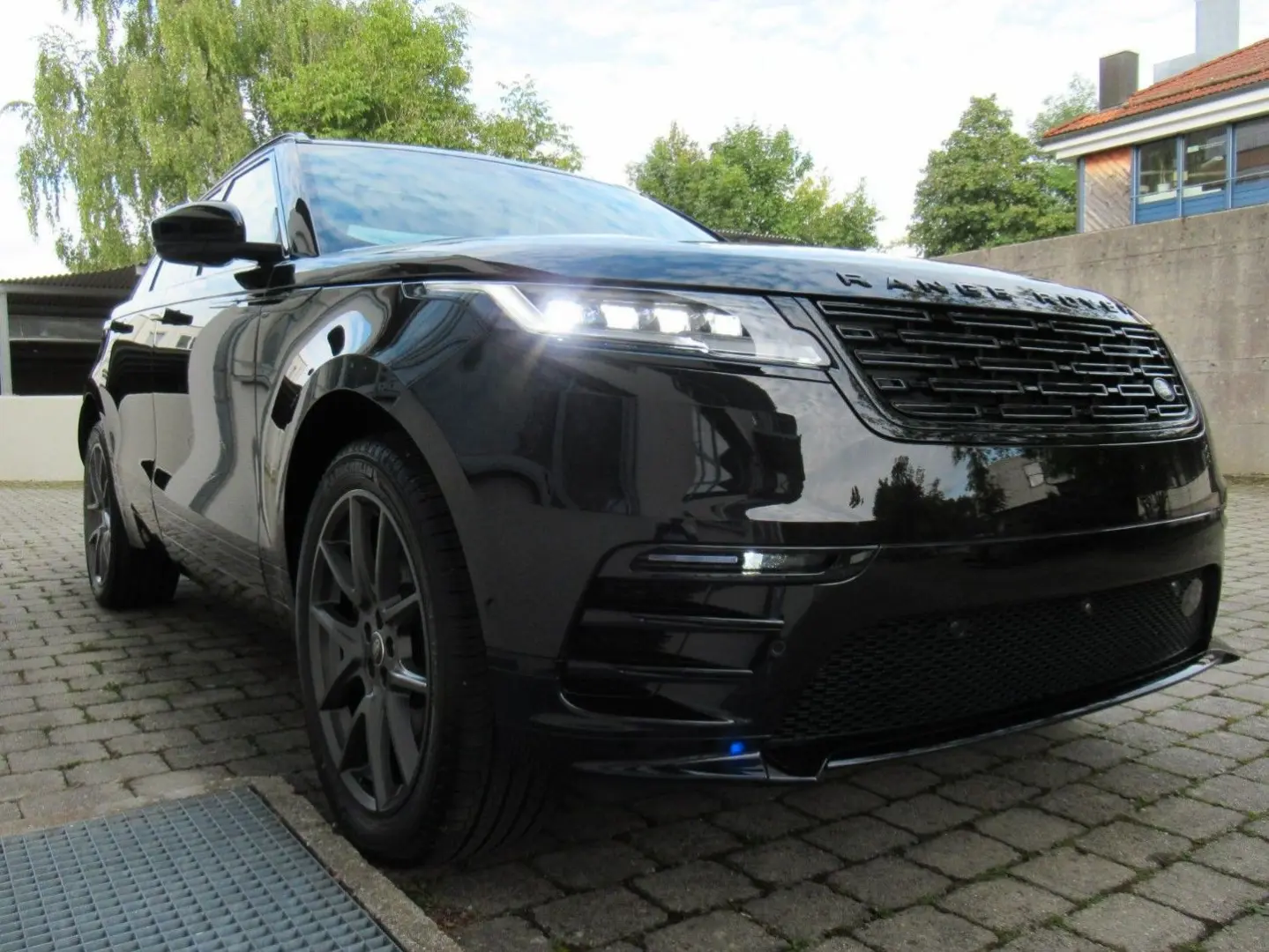 MY25 P400e DYN HSE LUXUS HEAD 3D 750W BELÜ NP111