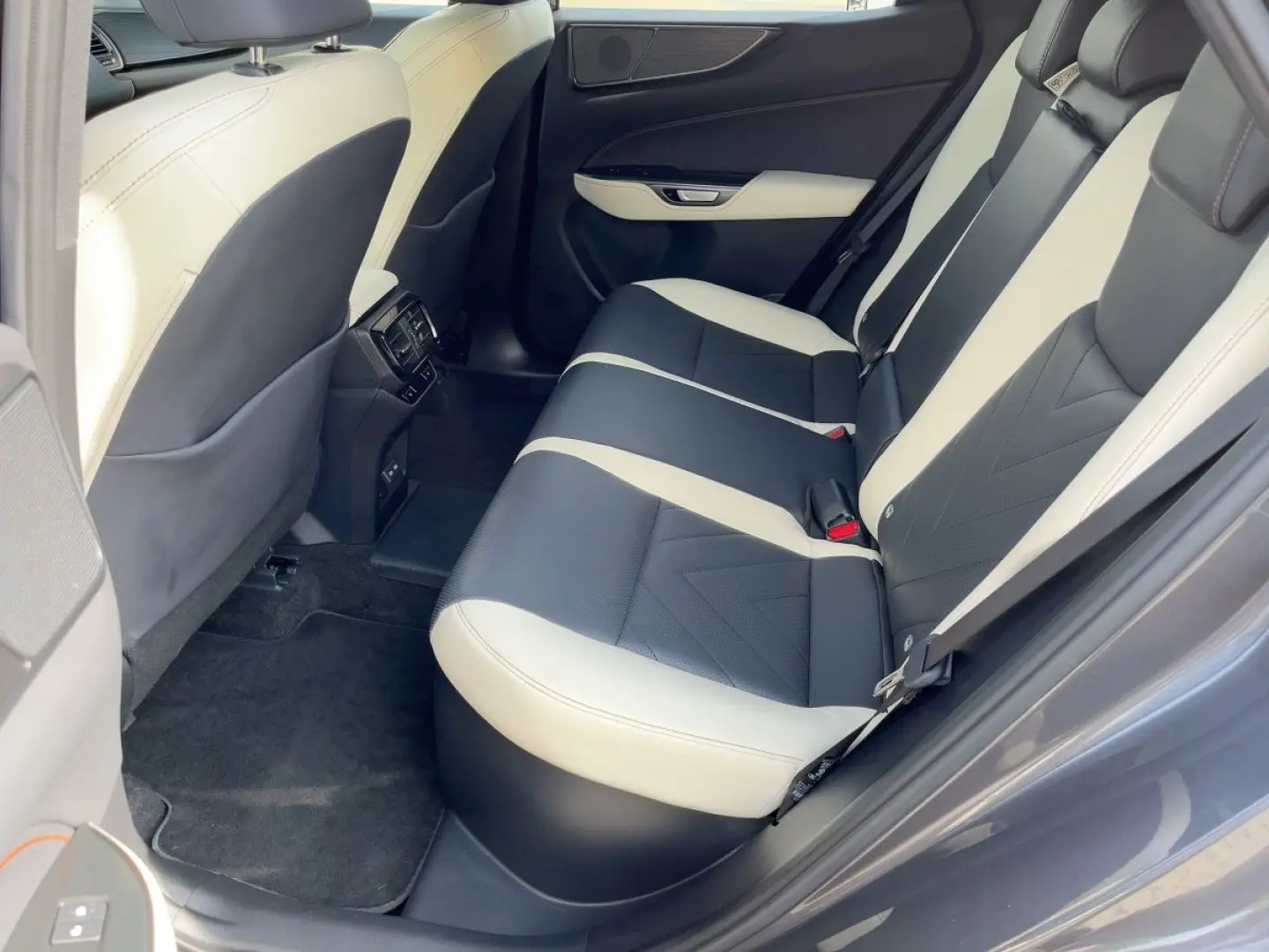 NX 450h  Luxury Line HUD Navi 4xSHZ KAM 360