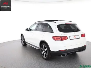 GLC 300 e 4M NIGHT PANO LEDILS TRITTBRETTER AHK