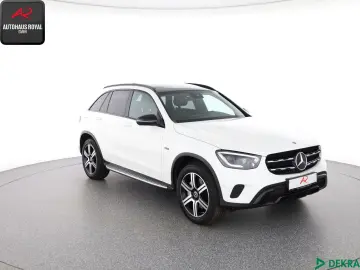 GLC 300 e 4M NIGHT PANO LEDILS TRITTBRETTER AHK