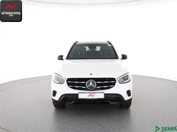 GLC 300 e 4M NIGHT PANO LEDILS TRITTBRETTER AHK