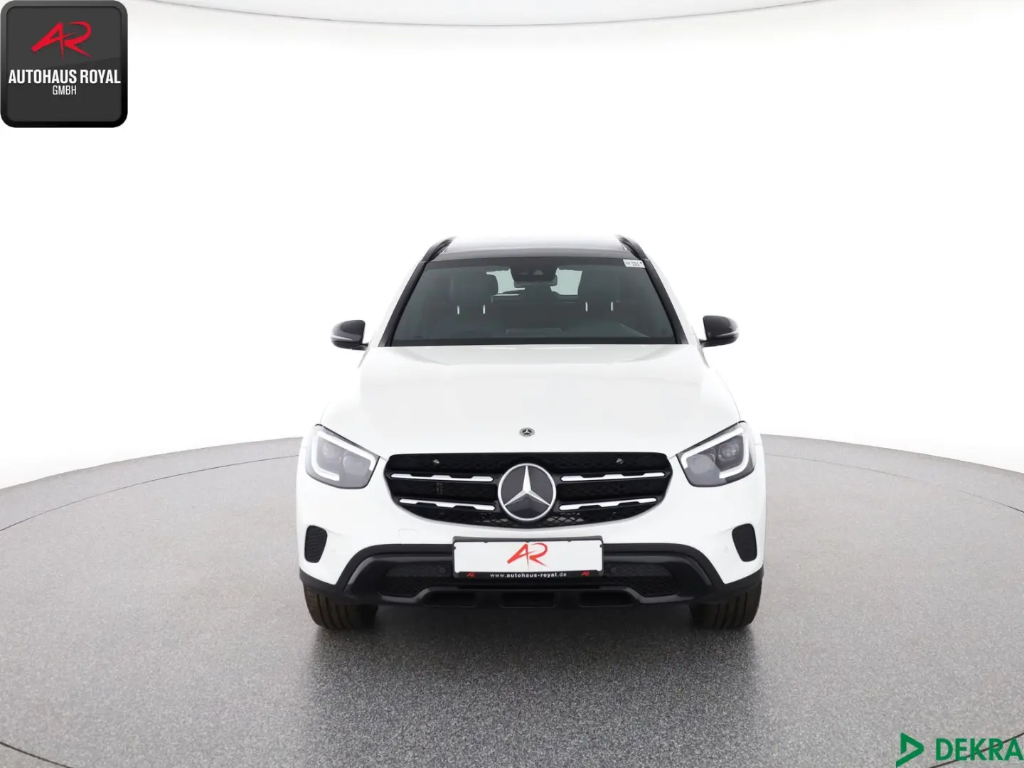 GLC 300 e 4M NIGHT PANO LEDILS TRITTBRETTER AHK