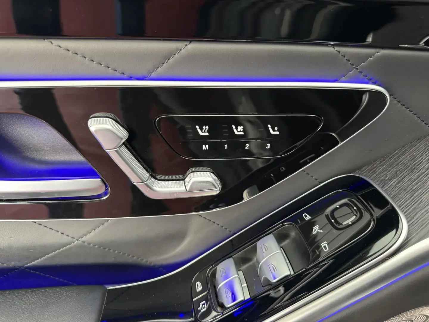 S 580 e L AMG Distronic Kamera HUD Burmester Pan