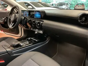 A 200 Navi Parkassistent MBUX