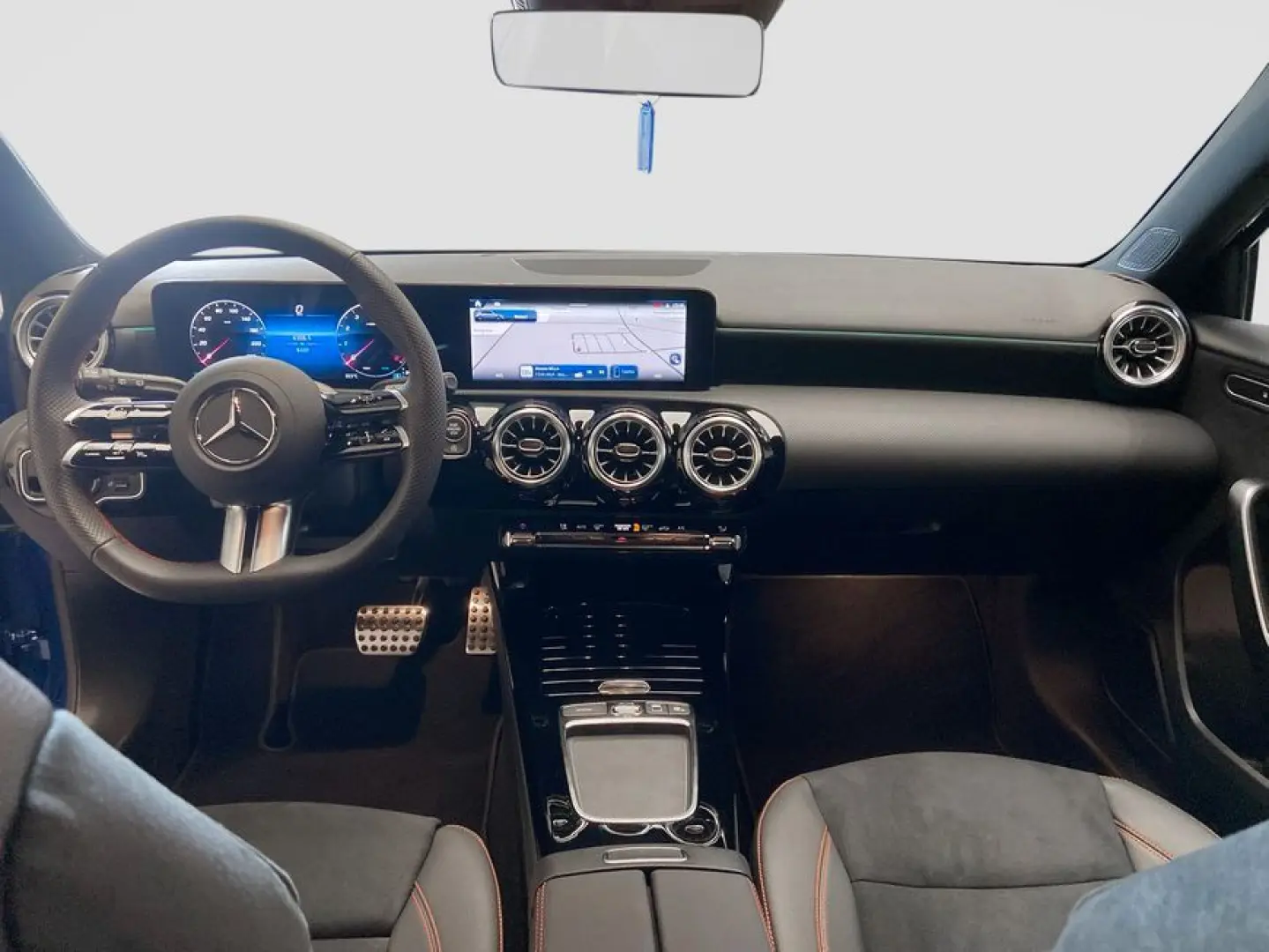 A 180  AMG Advanced AHK WinterPaket