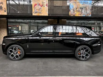 Cullinan Black Badge MY24  Mandarin  4 seat spec