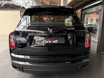 Cullinan Black Badge MY24  Mandarin  4 seat spec