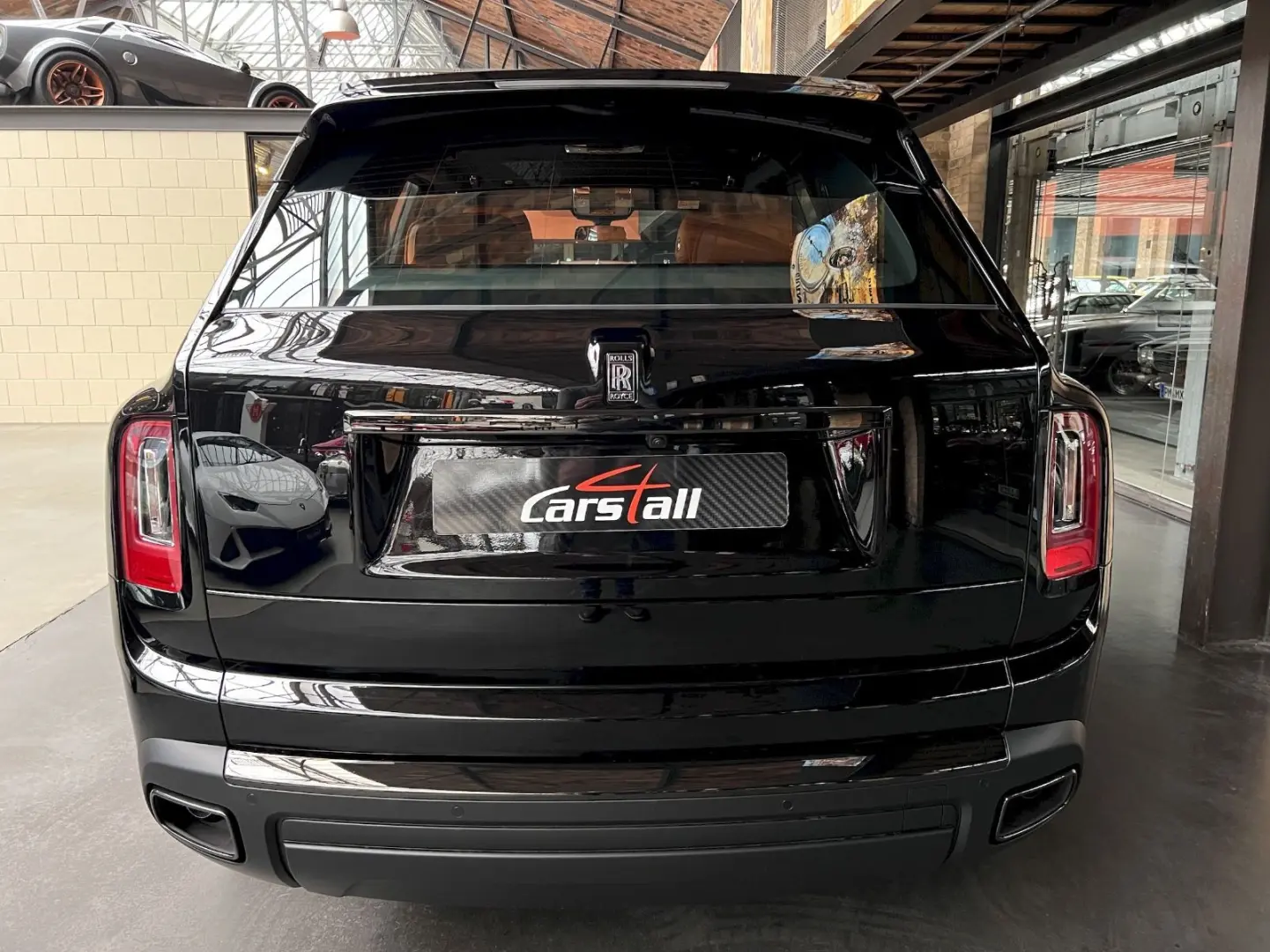 Cullinan Black Badge MY24  Mandarin  4 seat spec