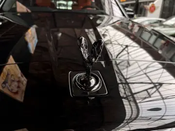 Cullinan Black Badge MY24  Mandarin  4 seat spec