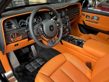 Cullinan Black Badge MY24  Mandarin  4 seat spec