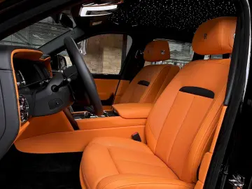 Cullinan Black Badge MY24  Mandarin  4 seat spec
