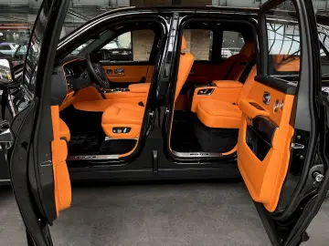 Cullinan Black Badge MY24  Mandarin  4 seat spec