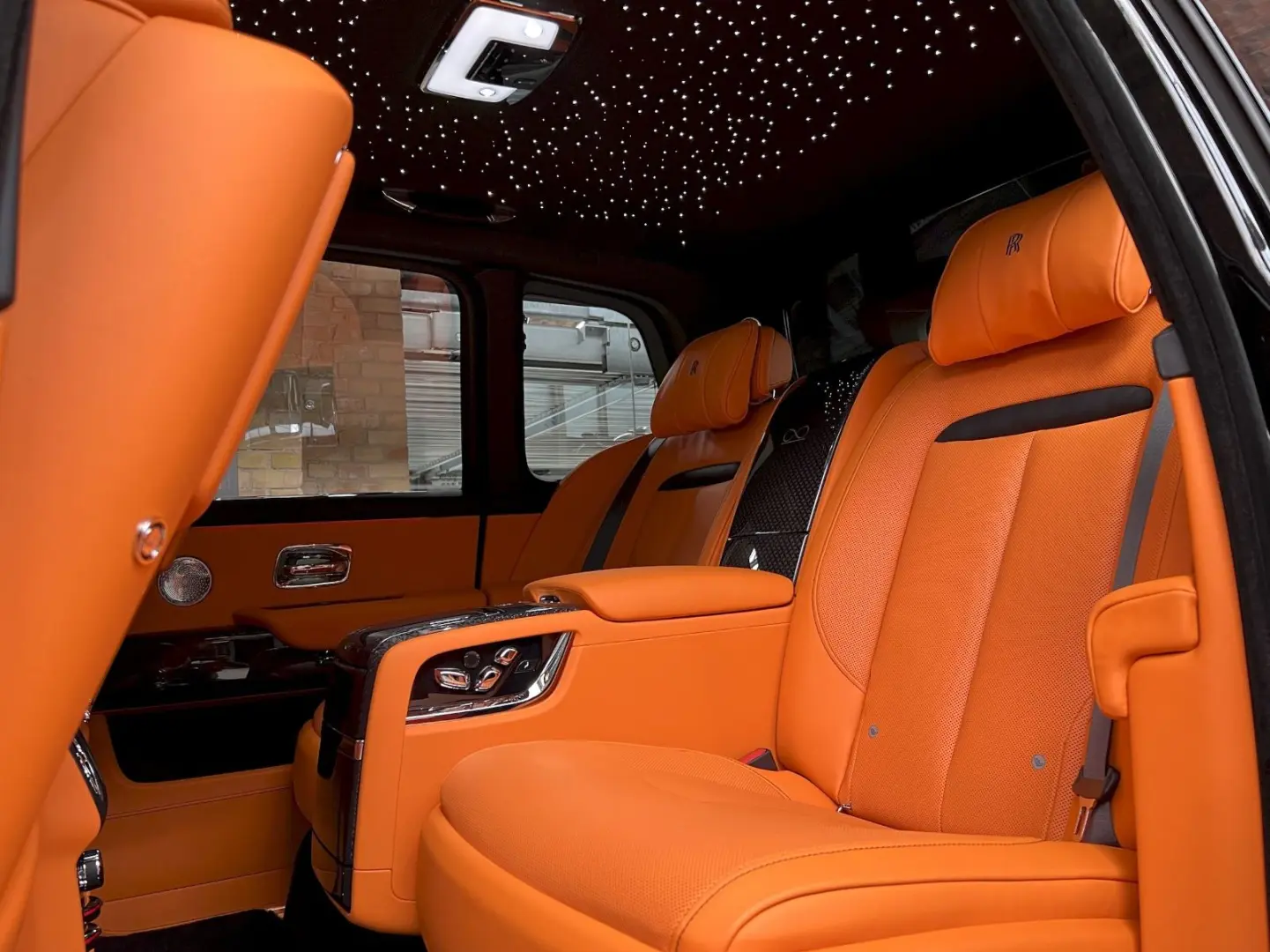 Cullinan Black Badge MY24  Mandarin  4 seat spec