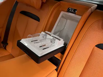 Cullinan Black Badge MY24  Mandarin  4 seat spec