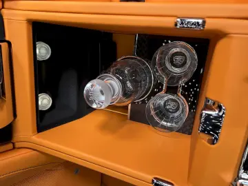 Cullinan Black Badge MY24  Mandarin  4 seat spec