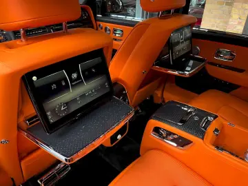 Cullinan Black Badge MY24  Mandarin  4 seat spec