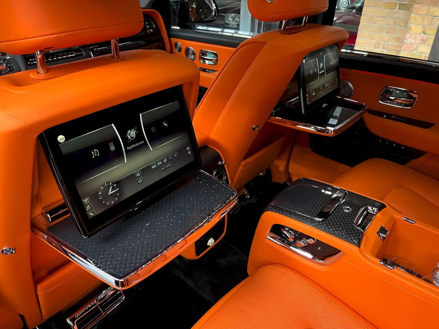 Cullinan Black Badge MY24  Mandarin  4 seat spec