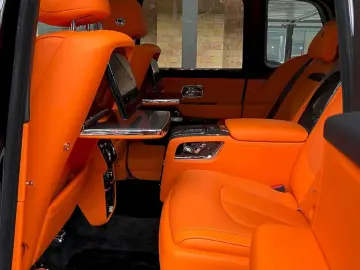 Cullinan Black Badge MY24  Mandarin  4 seat spec
