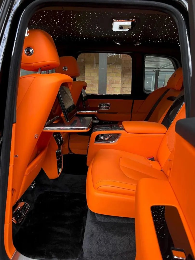 Cullinan Black Badge MY24  Mandarin  4 seat spec