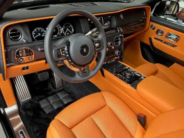 Cullinan Black Badge MY24  Mandarin  4 seat spec