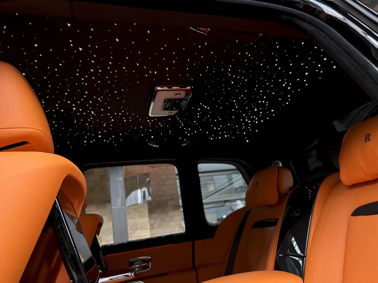 Cullinan Black Badge MY24  Mandarin  4 seat spec